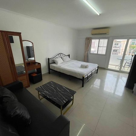 Malee Guesthouse And Restaurant Pattaya Ngoại thất bức ảnh