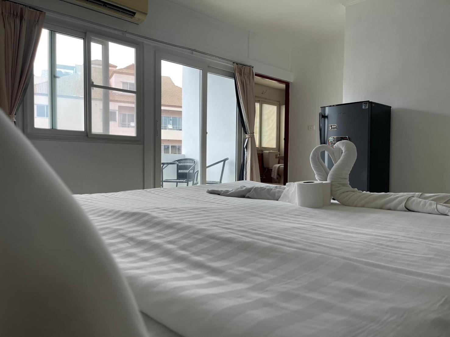 Malee Guesthouse And Restaurant Pattaya Ngoại thất bức ảnh