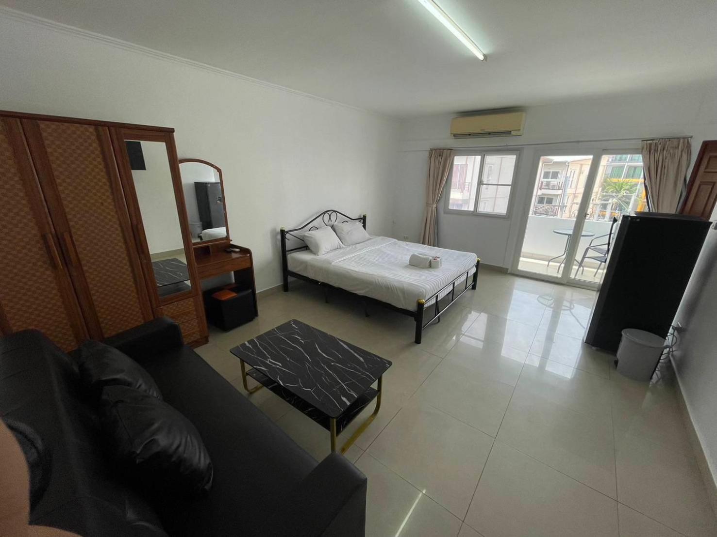 Malee Guesthouse And Restaurant Pattaya Ngoại thất bức ảnh
