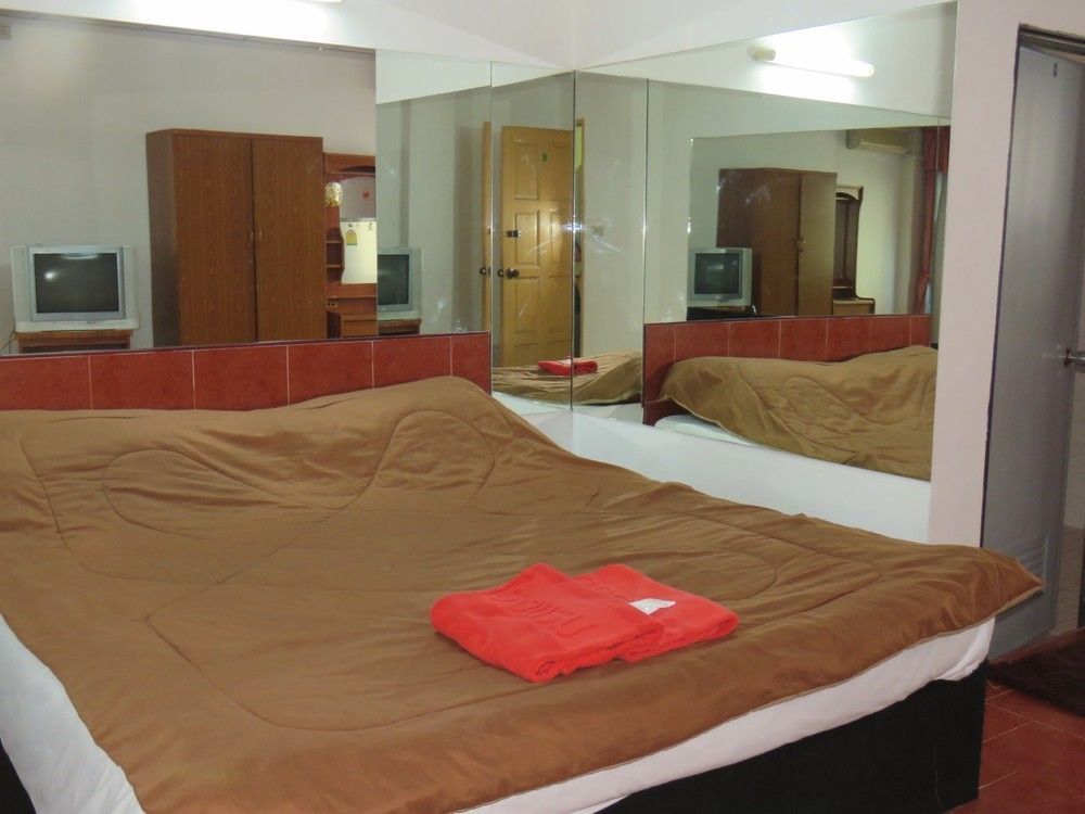Malee Guesthouse And Restaurant Pattaya Ngoại thất bức ảnh