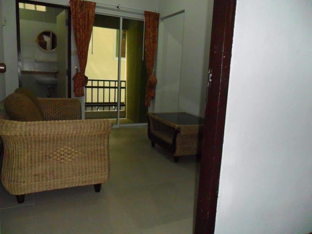 Malee Guesthouse And Restaurant Pattaya Ngoại thất bức ảnh